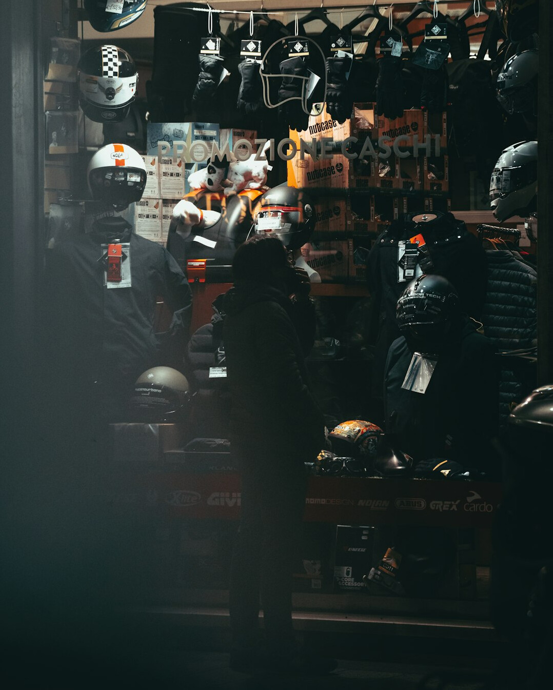 retail store security team